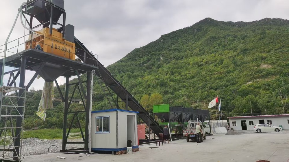 Zhubang Machinery at the site of the HZS90 mobile concrete mixing plant in Kyrgyzstan