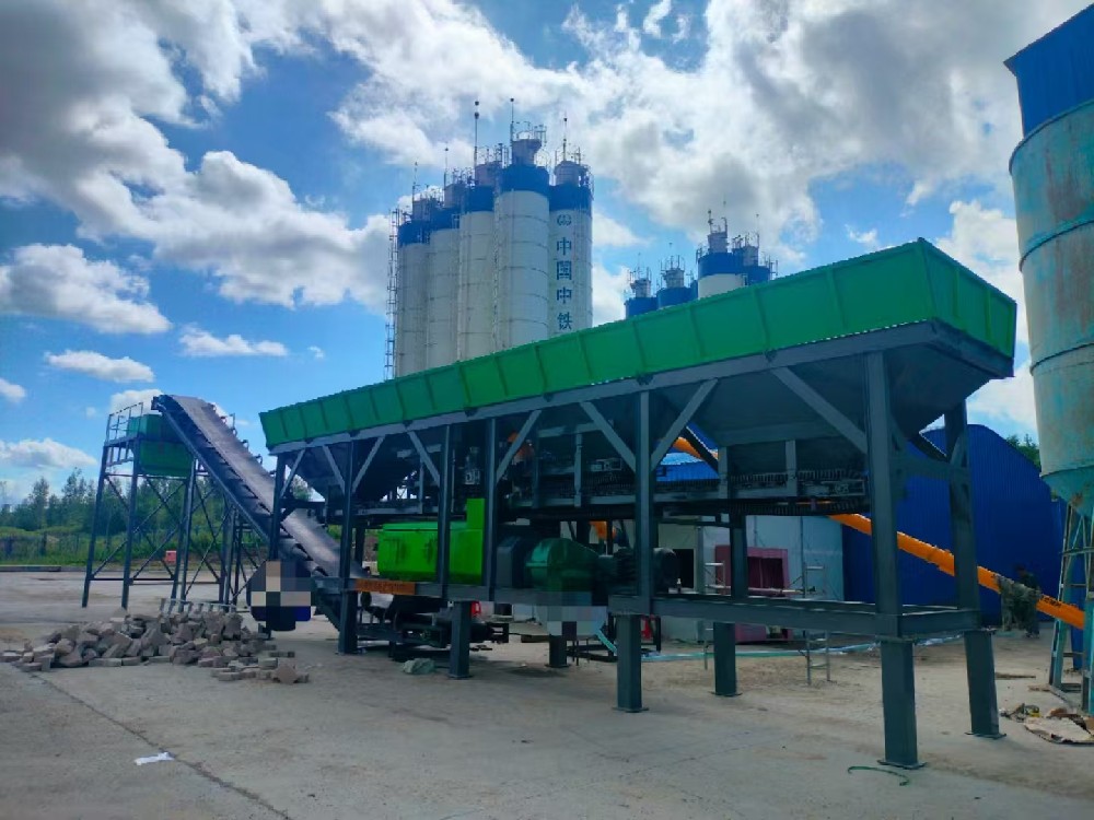 Zhubang Machinery at the site of the HZS35 mobile concrete mixing plant in Kyrgyzstan